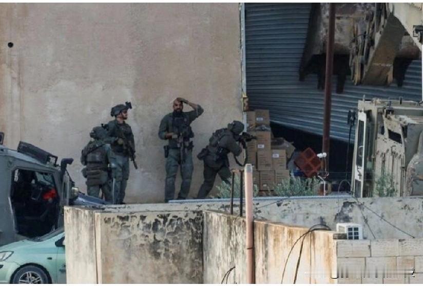 以色列军队在约旦河西岸杀死两名看似投降的巴勒斯坦人。(路透社)-巴勒斯坦电视