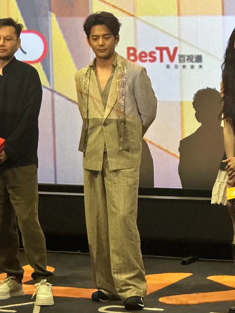 丁真今日解锁史上最大尺度造型，求摄影师官拍造型图18宫格（本人暂不考虑当