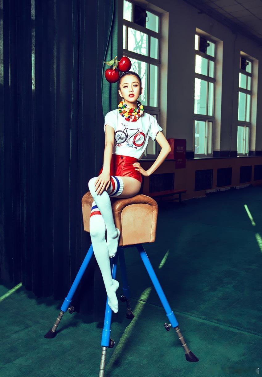 佟丽娅这组图也太绝了，瘦得让人移不开眼！