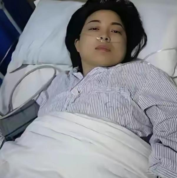 浙江48岁护工，一没血缘二没协议，硬是白贴了8年光阴，伺候一个谁都摇头的植物人。