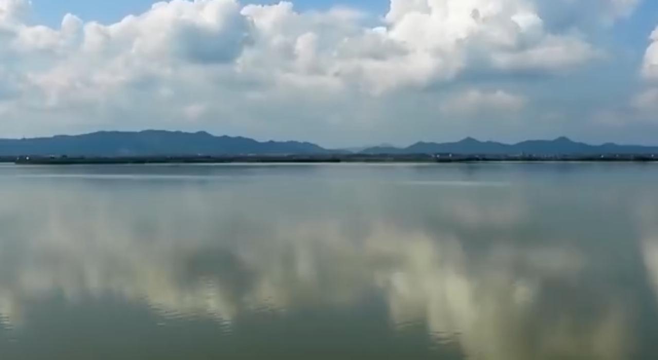 【趣联联趣】上联：徐娘，老来裙带瘦下联：？【一字千金】《云村》🦋云漫