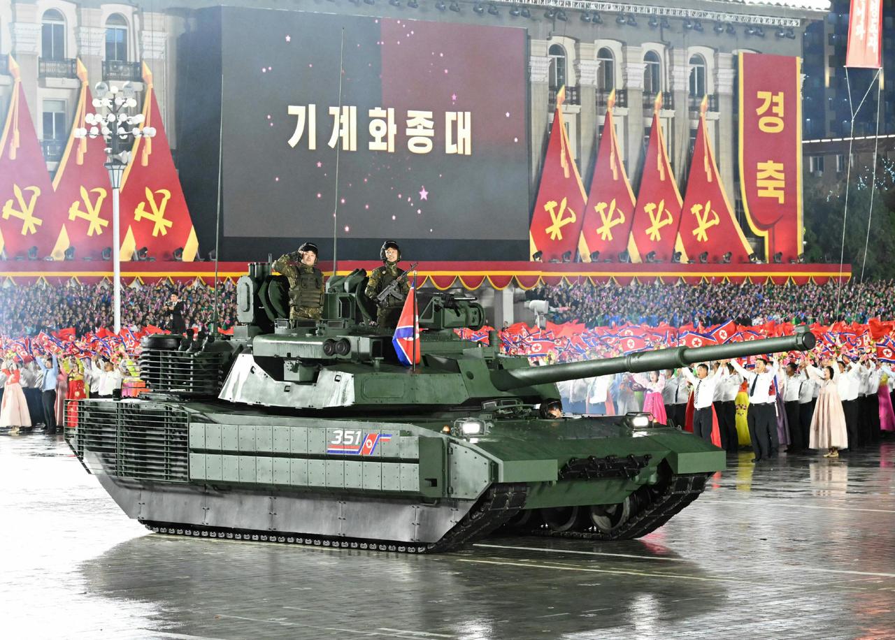 对比越南和朝鲜的阅兵，感觉无论是阅兵形式还是装备质量，朝鲜都已经远远超过越南，宛