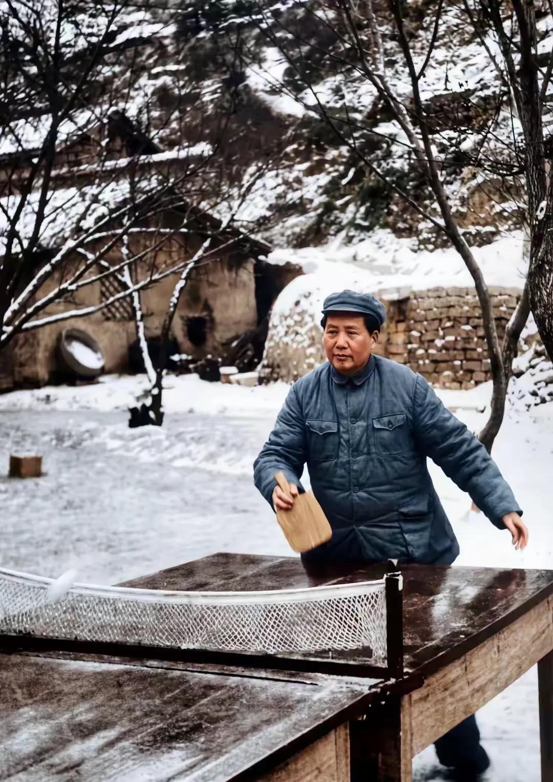 这张照片的历史场景是真实的，它确实是1946年1月在延安王家坪拍摄的原始老照片，