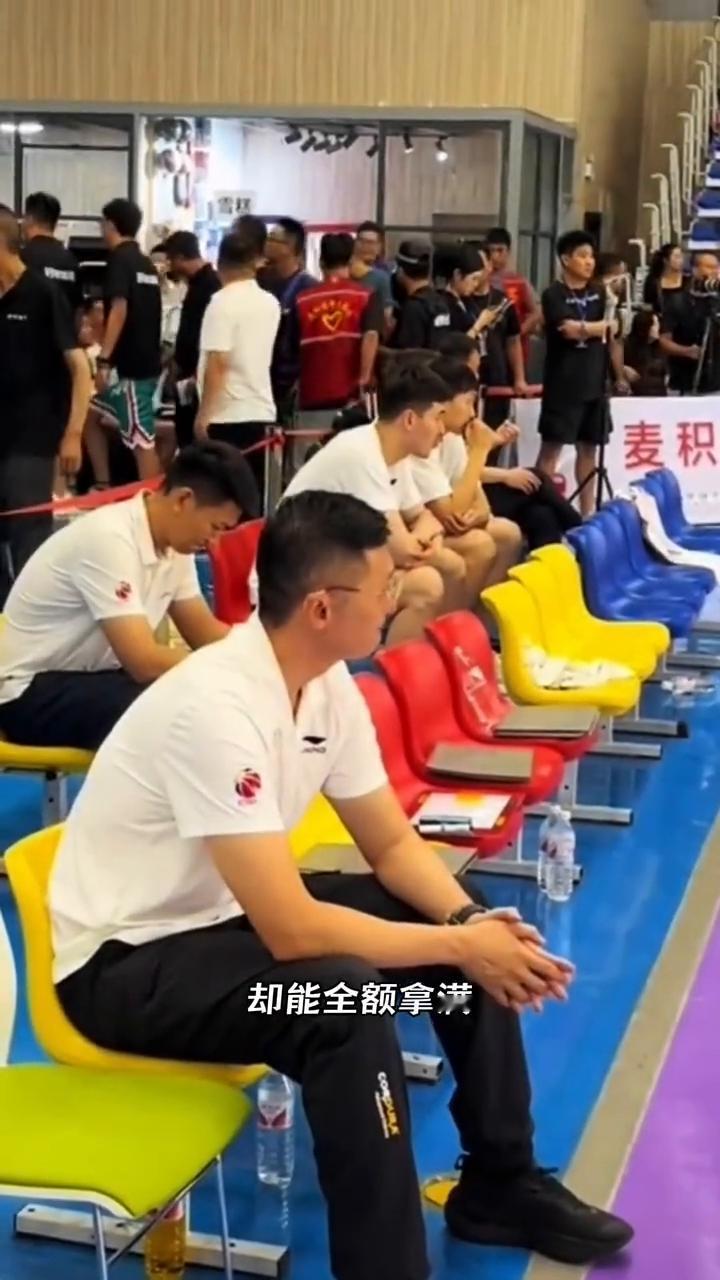 刘炜下课仍享受合同保障。据新疆媒体人透露，刘伟卸任新疆队主帅却能全额拿满3年4