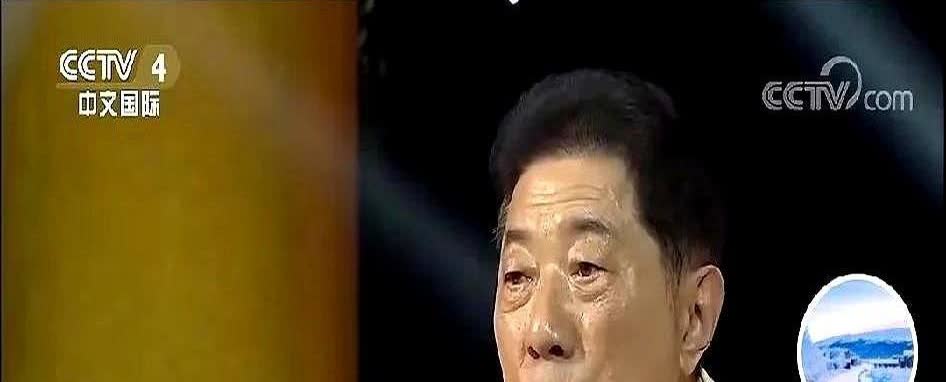 相声圈有个真事太炸了！侯宝林大师30年没收过徒弟，突然就收了师胜杰当关门弟子，而