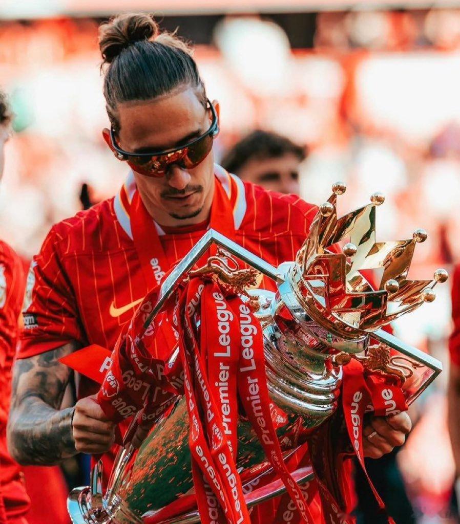 希腊媒体Sport24透露利物浦已告知齐米卡斯，他将在下赛季担任球队的第二左后