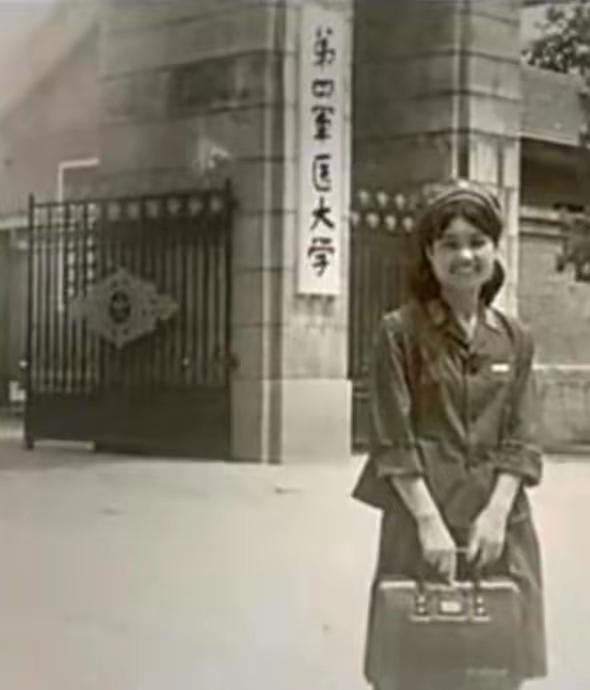 必须给老山一等功臣刘亚玲战友点赞！她1984年大专毕业后在北京解放军总医院工作，