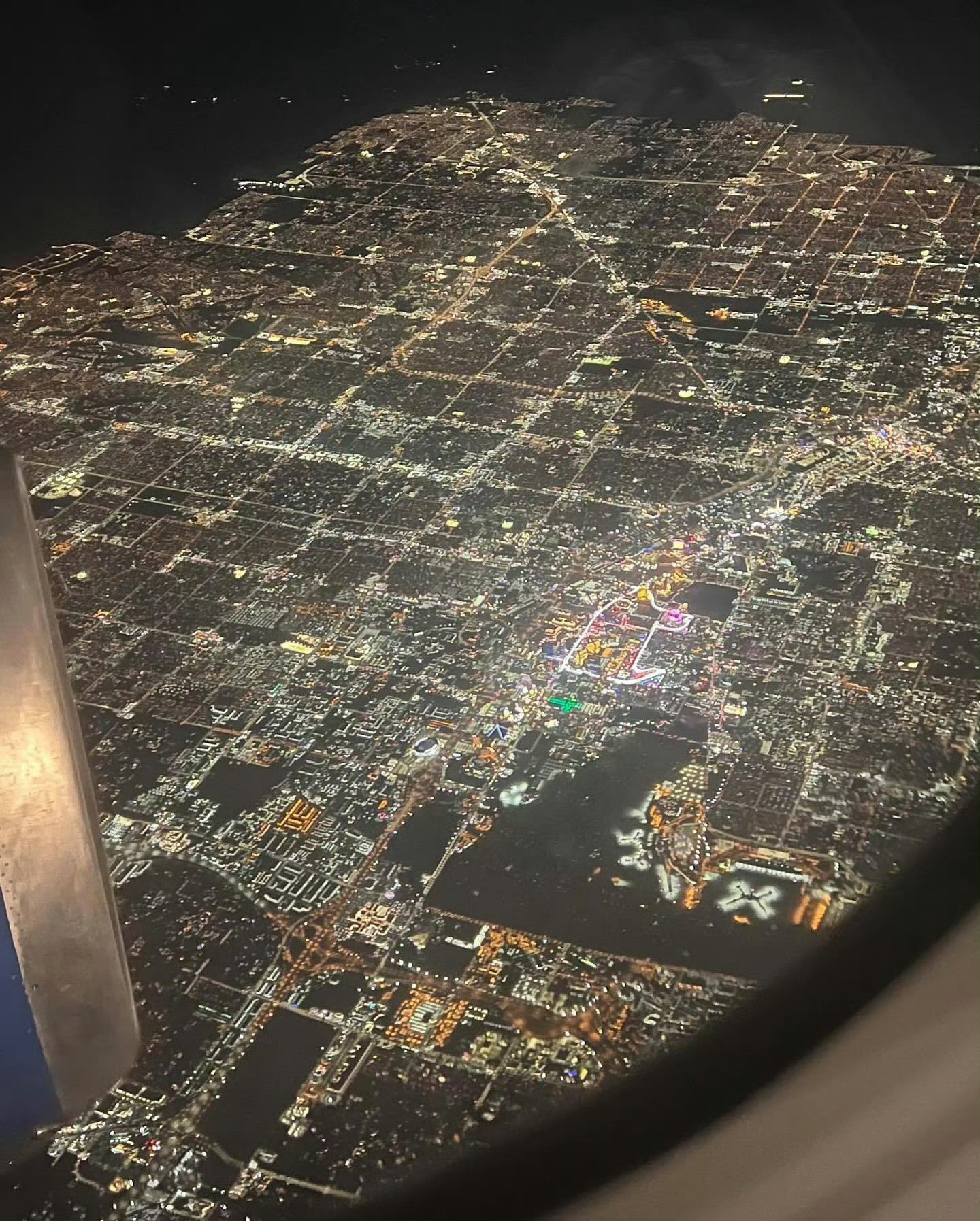 从夜空中看猪猪赛道🐷💡