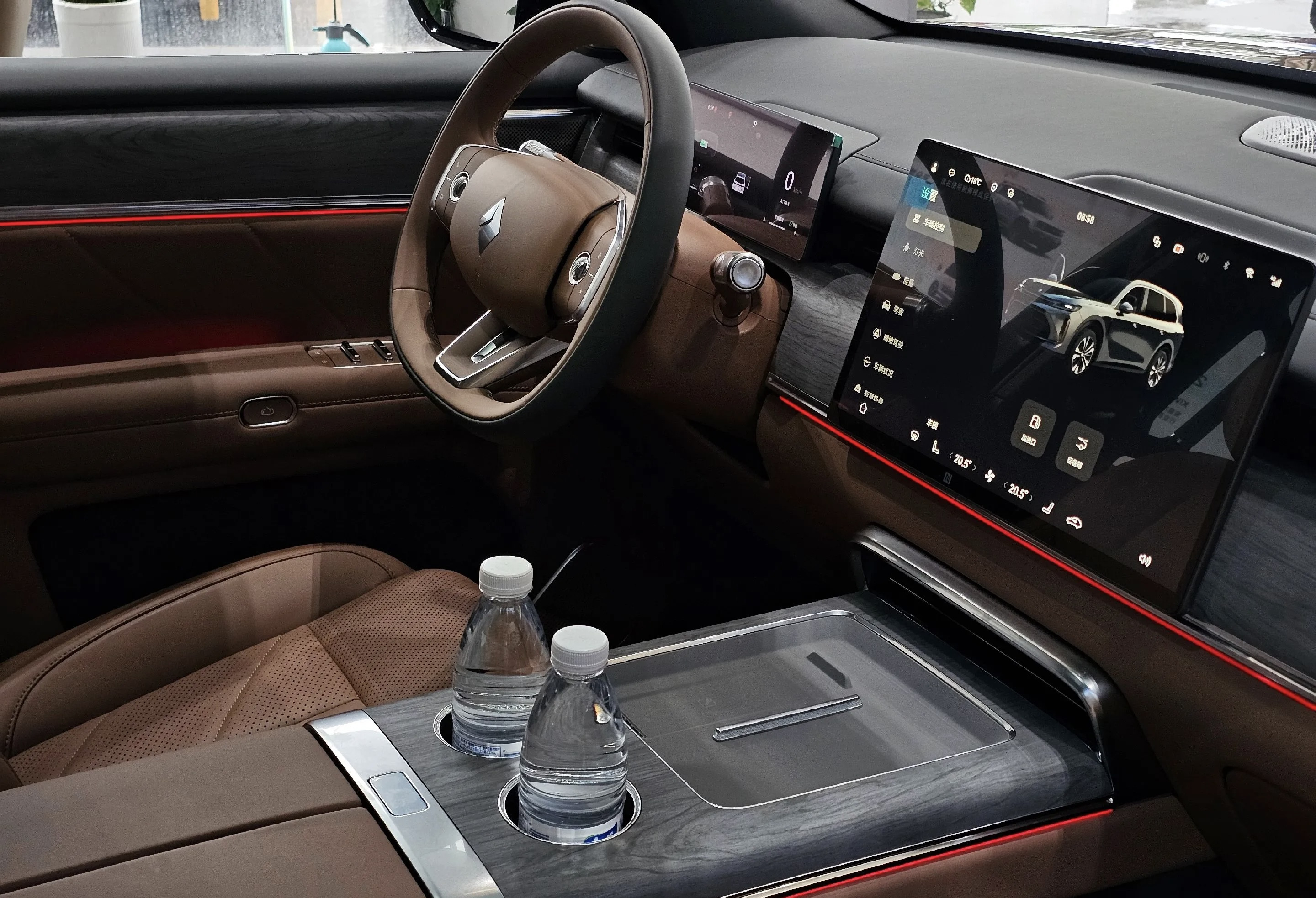 作为五菱与华为联手打造的首款旗舰车型，华境S自亮相起就备受关注。近期深度体验后，