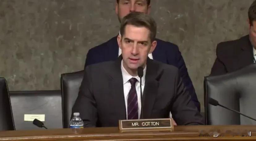 美国共和党籍参议员汤姆·科顿今天（2月6日）发文说：“如果来自共产主义中国的学生