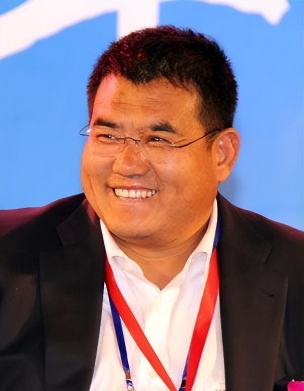 汶川地震发生后，一位身家百亿的企业家敲定捐款3000万元，可就在万众瞩目的赈灾晚