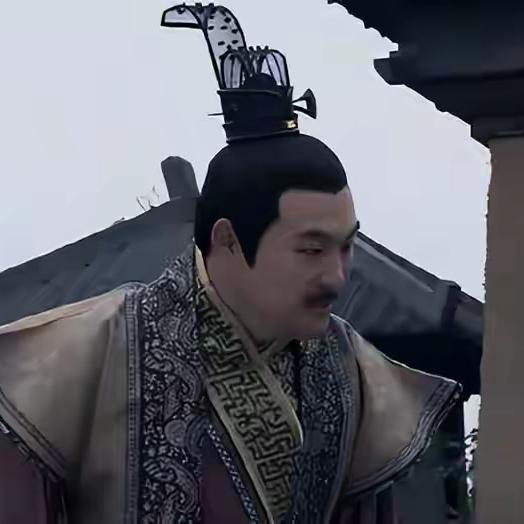 他睡了刘邦的女人，却被封为丞相，最后竟死于刘邦私生子之手…这事儿听着比戏文还