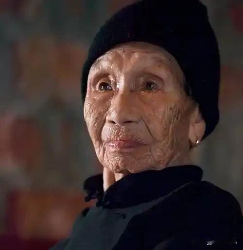 14岁少女被日寇扒衣凌辱，侥幸逃生后才懂：比一刀毙命更狠的是活着的地狱19