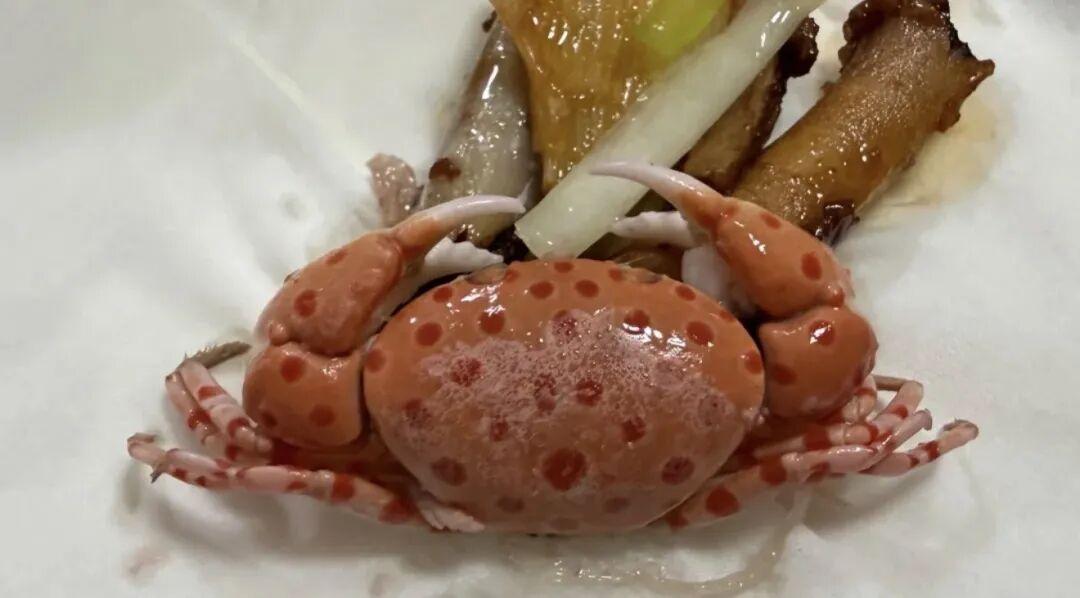 刷到香港深水埗这事儿的时候，我手里刚夹起一块刚蒸好的梭子蟹，瞬间就给放回去了。