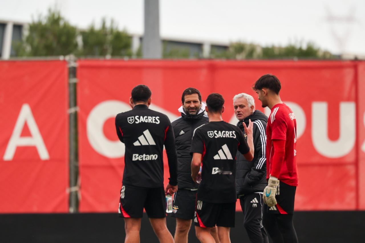 穆里尼奥和球员们休息了两天，已经结束圣诞节假期，返回塞沙尔训练中心，并进行了节后