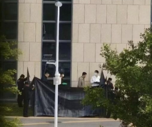 悲剧！北京一985大学保研直博生跳楼身亡2025年毕业季，北京某985大学沙河新