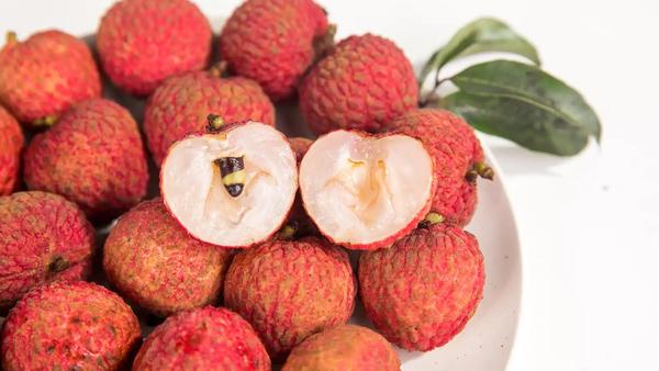 今年荔枝市场的剧烈波动，是“暖冬效应”与植物生物钟共同作用下的极端结果。受2