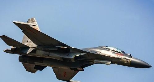 紧急战报！解放军战机“突然”遭遇外军。很多人以为这是我们雷达眼瞎，被对方偷袭了。