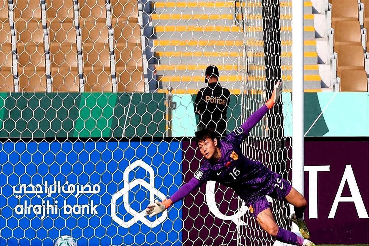 50%留队！李昊2000万悬了U23亚洲杯刚踢完半决赛，李昊扑出越南队点球