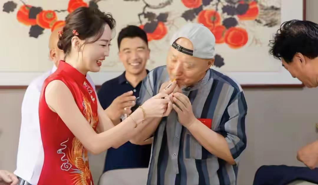 朱时茂、陈佩斯参加北京富豪婚礼现场曝光！新娘超高颜值，给陈佩斯敬烟，婚礼用迈凯伦