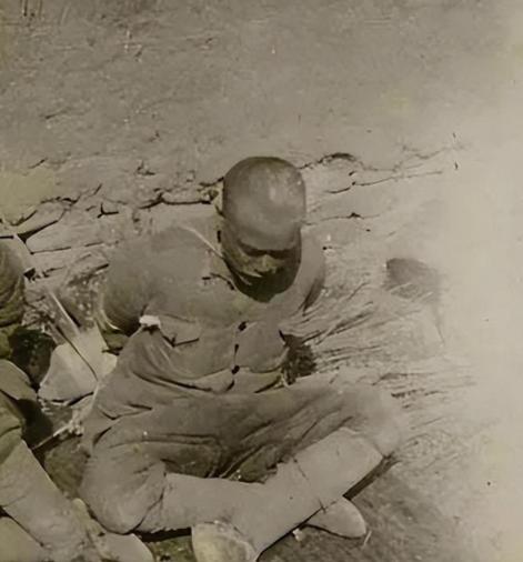 1950年，土改公审大会上，地主郭良知被五花大绑押上台，眼看就要判死刑。他突然大