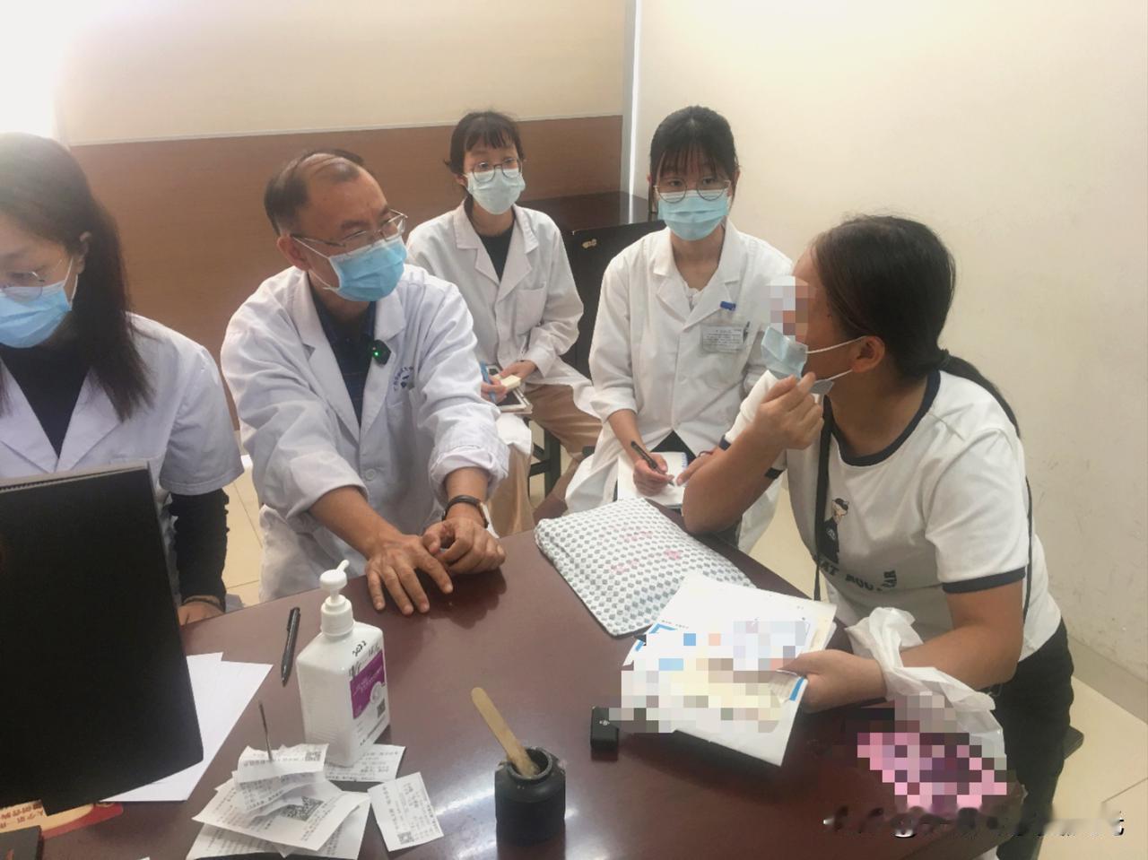 越睡越累，可能是因为它早上起来感觉疲乏、无力，白天整个人浑浑噩噩的，去医院检查