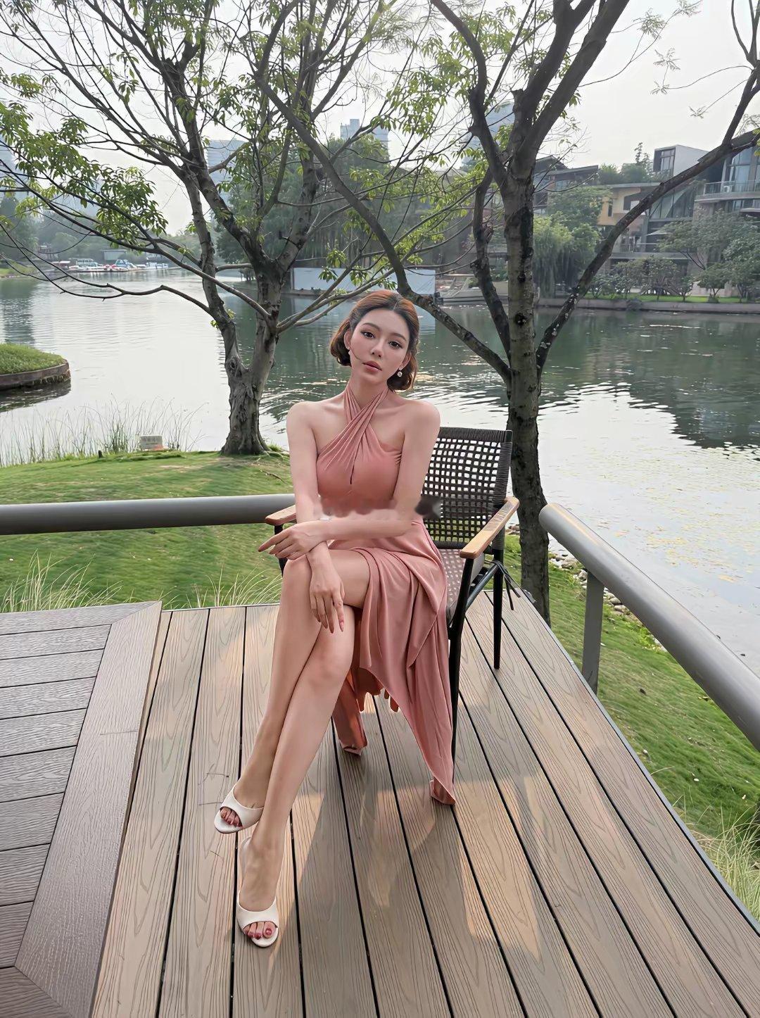 在麓湖吃饭突然遇到停电热惨了然后在餐厅喂蚊子饱了