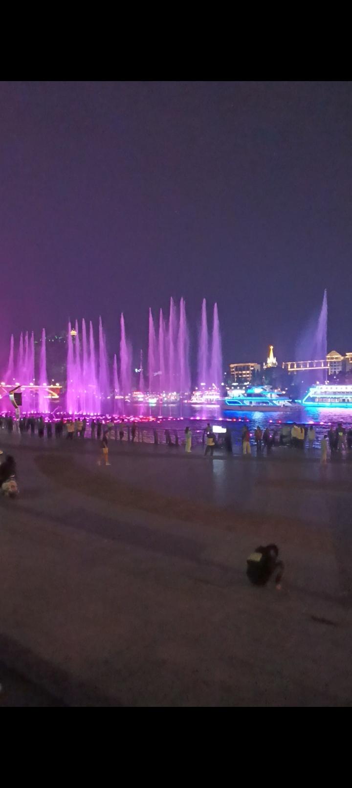 柳州江边音乐喷泉及夜景免费欣赏。值得一游来到巴马三天了，对广西第二大城市柳