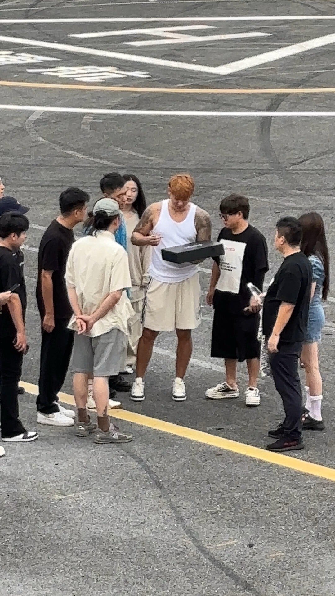 黄子韬这么壮的啊，庞大的身躯顶了颗小头​​​
