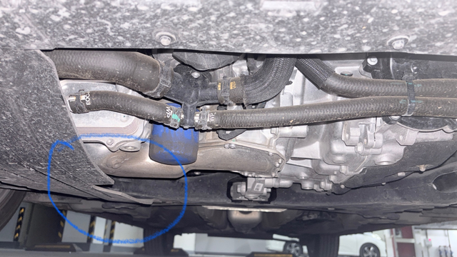 威朗pro底盘磕碰位置今天把底盘磕了，这个塑料板是什么东西？好像被我碰裂开了，