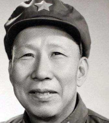 1943年，15个日军被八路军堵在窑洞里，拒不投降。哪知八路军指战员曾美嘿嘿一笑