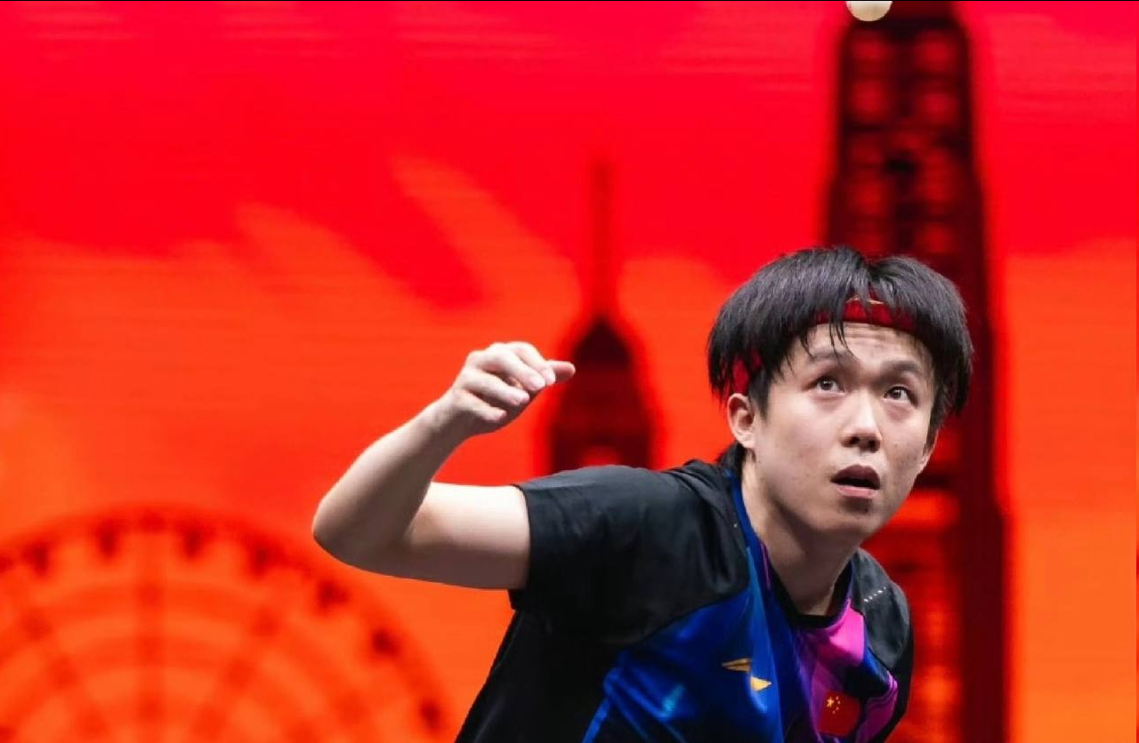 WTT香港总决赛男单1/4决赛，王楚钦以4-1战胜极具创造力的艾利克斯