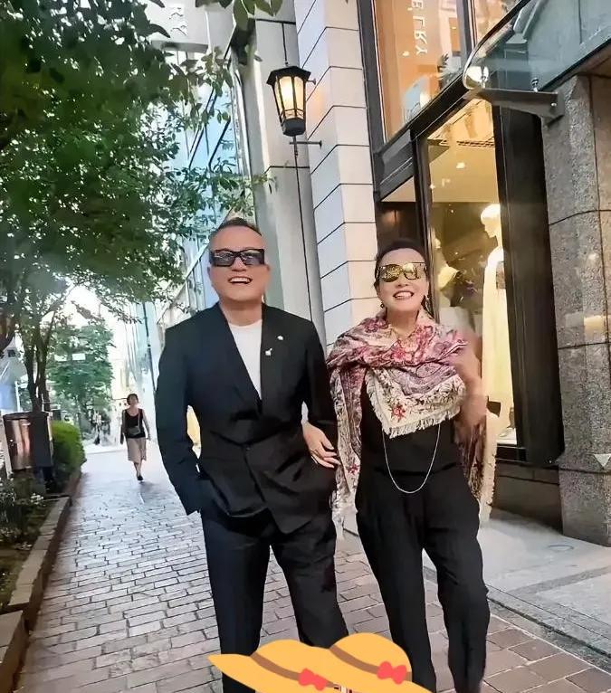 羡慕张兰的小女人情怀，别看人家行事风格泼辣，干事业风风火火，但懂得享受生活，鞋拖