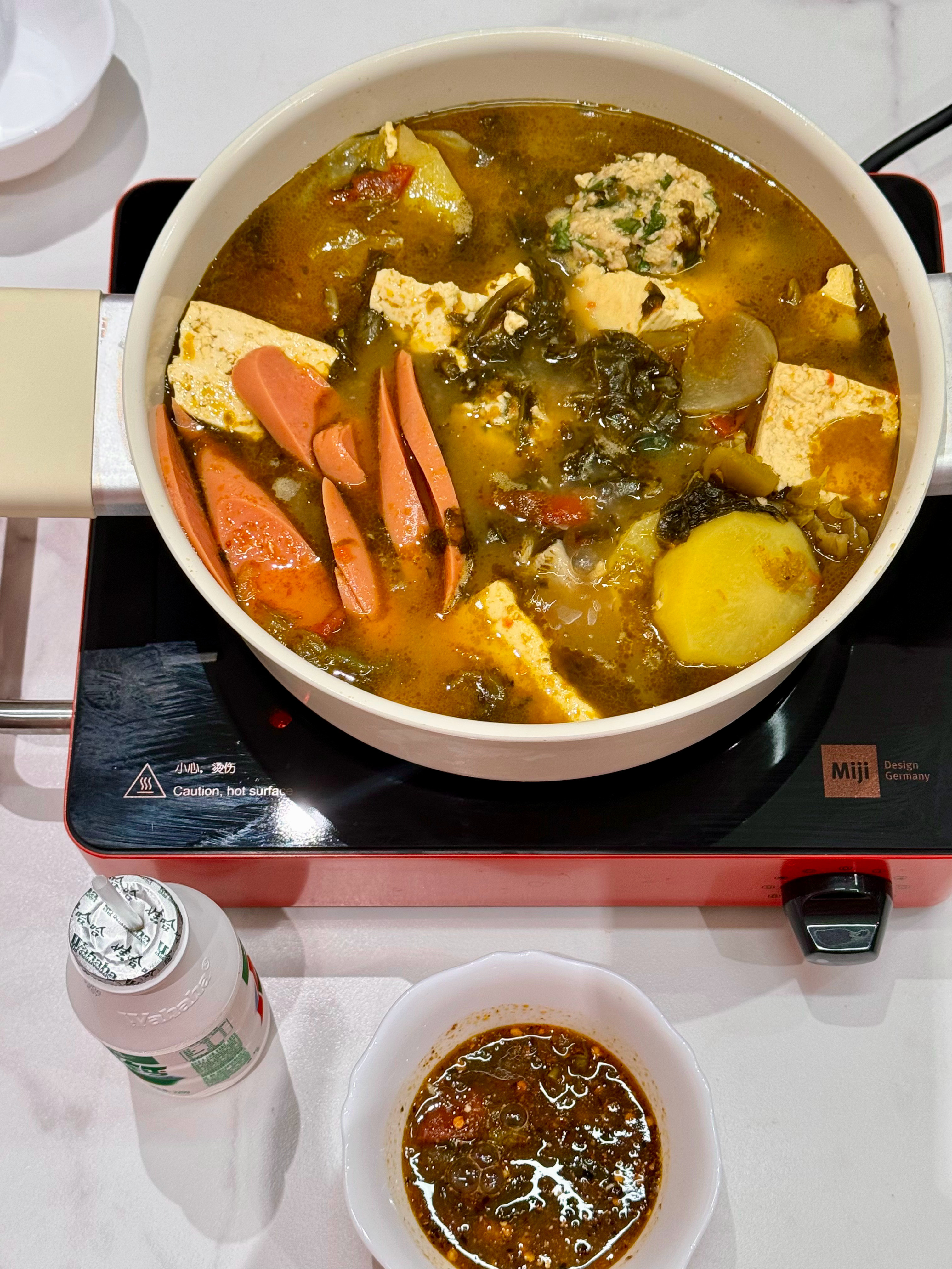 办饭了办饭了！天气变凉了吃点荤豆花自己捏了香菜丸子[抱抱]​​​