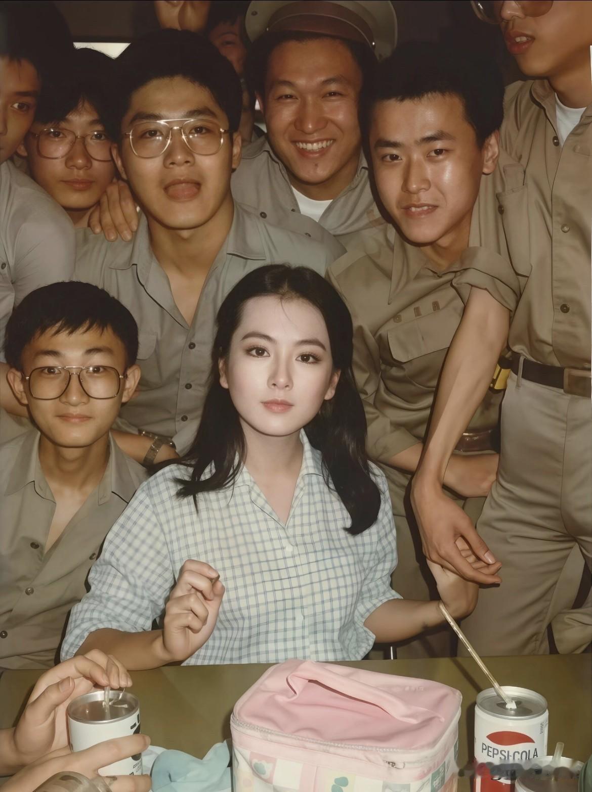 1986年，当时被誉为“琼瑶玉女”的台湾当红女星赵永馨，在军营进行劳军慰问演出后