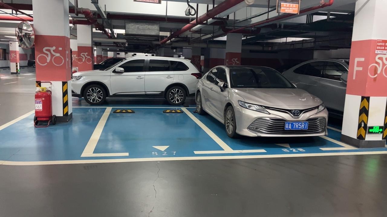 广州业主抢购产权车位，官方紧急发布“停车无忧”新政近日，广州多个热门楼盘的产权