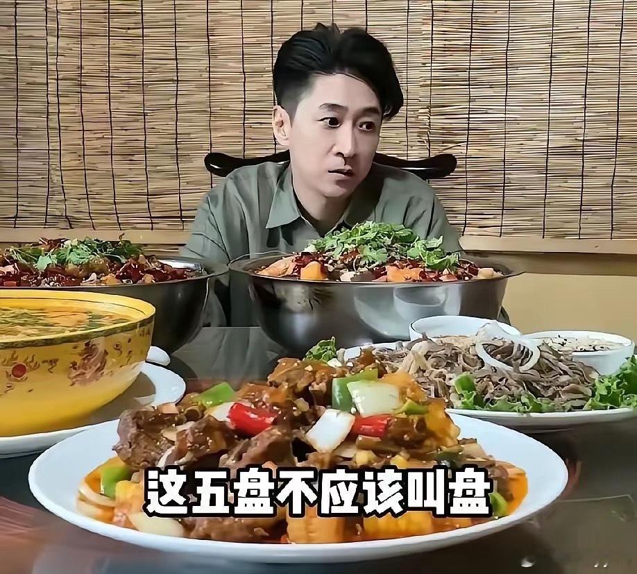 王宁探店翻车这事，最该道歉的其实是我们自己。500万粉丝的大V，网友把他几十条视频放一起对比，发现不