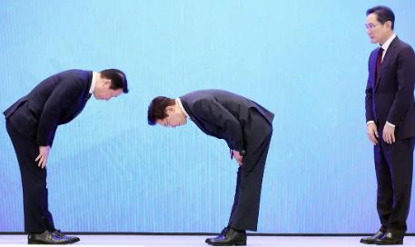 青瓦台那一躬，韩国把未来十年全押上了。2026年6月29日，青瓦台。一个