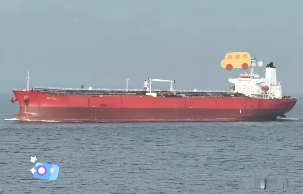 美军直接开火！公海强行击沉民用油轮，全球哗然CNN报道，当地时间15日，美军