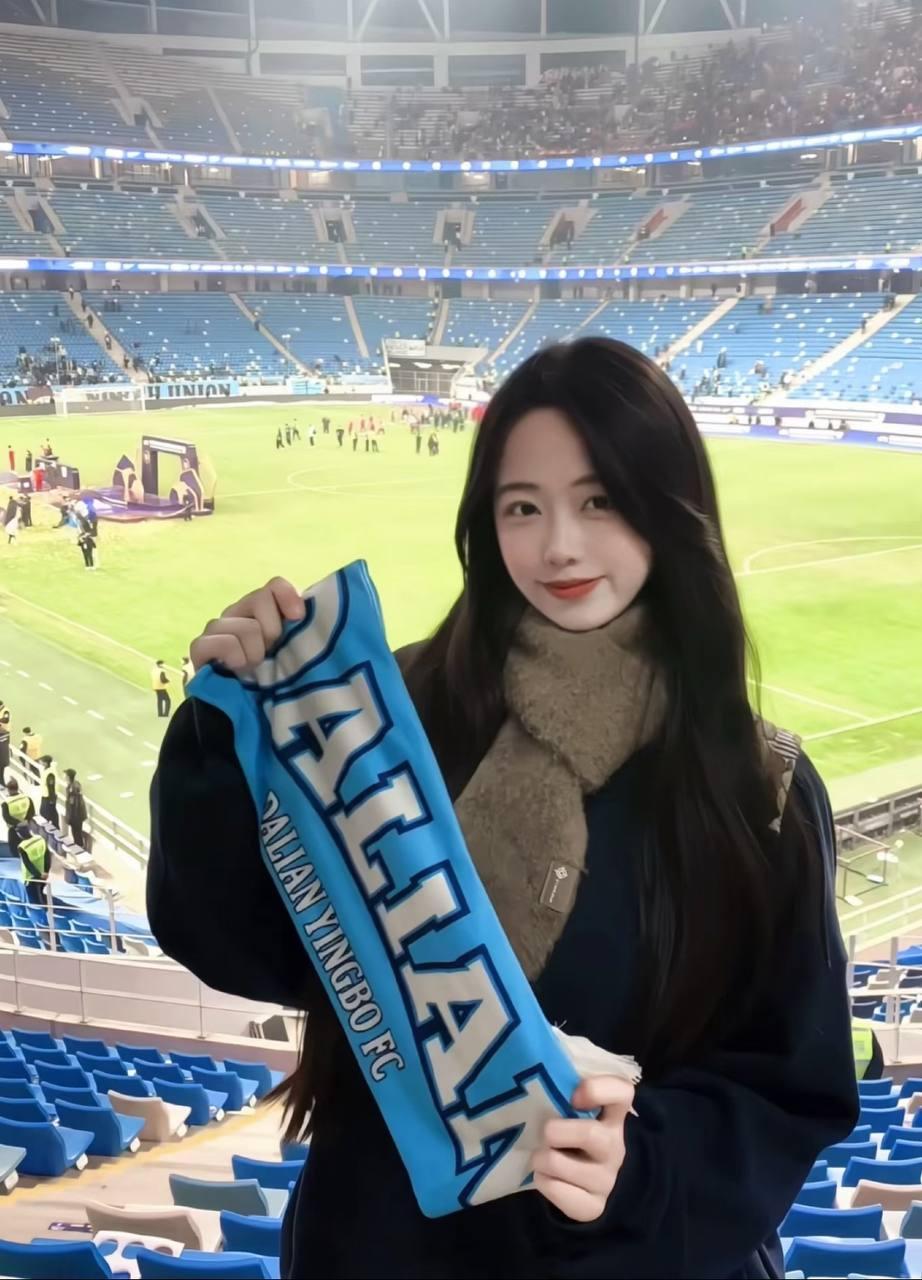 米兰最近像吃了药，进攻端表现稳定，场均能打入2球，攻坚能力优于那不勒斯。即便边路