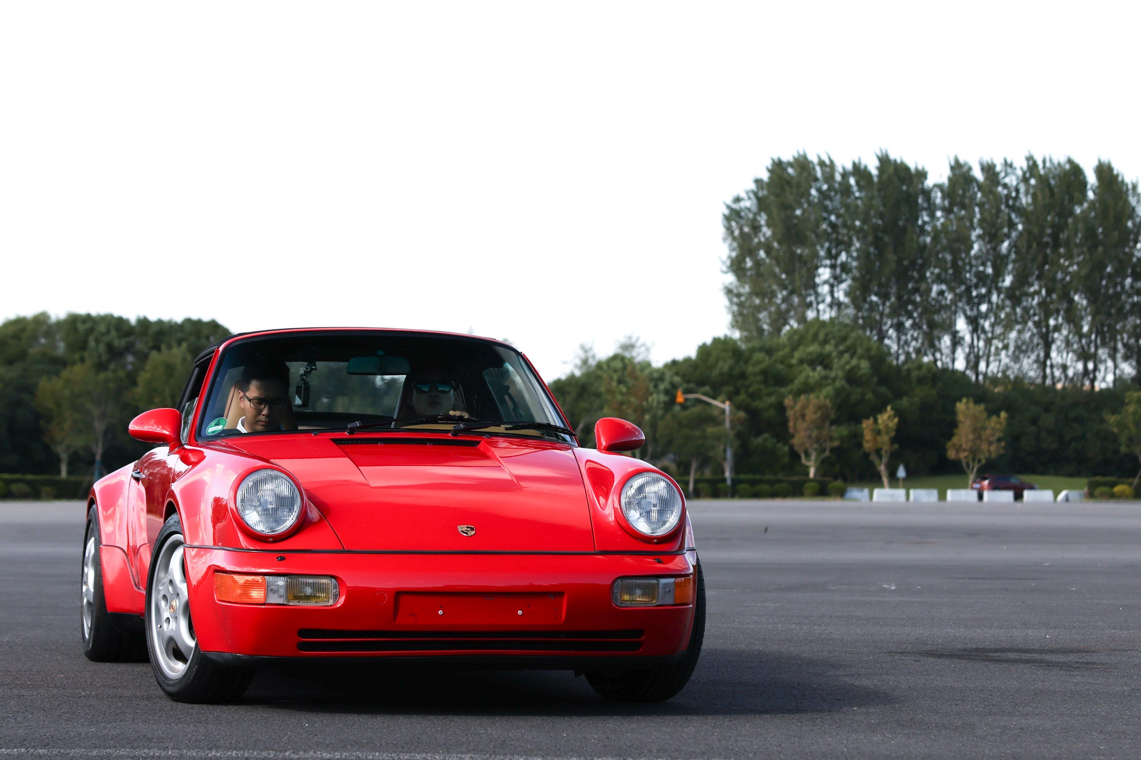 开完1969款第一代911Targa，1992款首次全系标配四驱的964Ca