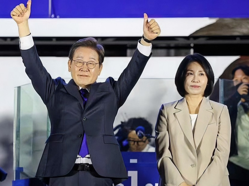 韩国真的是娱乐至上啊！韩国媒体在李在明当选新一任韩国总统之后，对第一夫人金惠京的