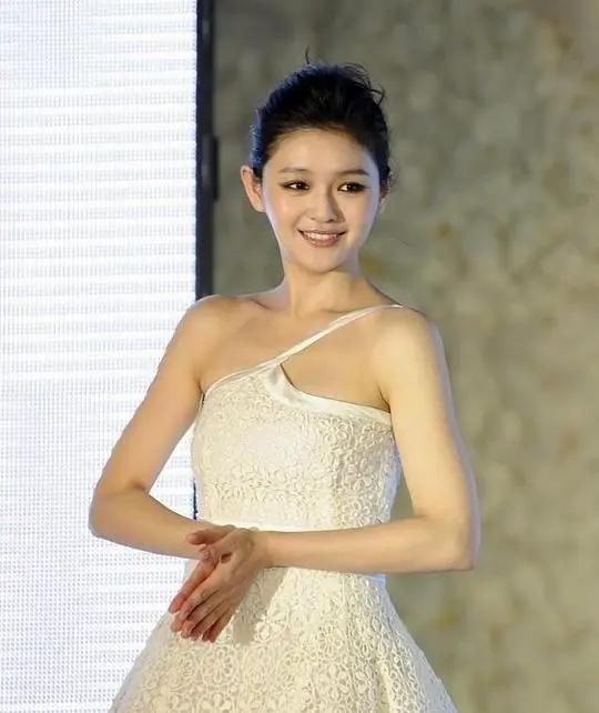 理解不了，为什么所有人盯着光头，我觉得明明最大的问题是汪。大s离婚又再婚，其实