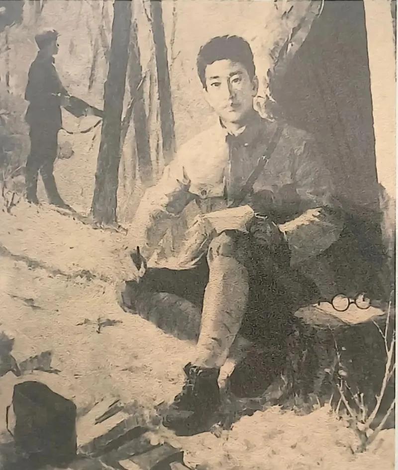 1941年，抗联二号人物魏拯民因叛徒出卖，身负重伤，牺牲的前一天清晨，在洗完脸后