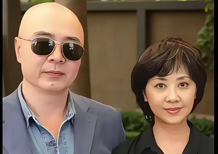 四十年后，“女儿国国王”朱琳与“御弟哥哥”徐少华再度重逢。岁月虽逝，朱琳老师依然