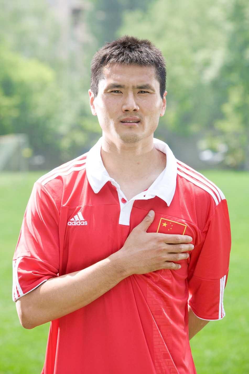 邵佳一当选国足教练，他应该立刻做这3件事：1、邀请郑智当助理教练：毕竟郑智经验