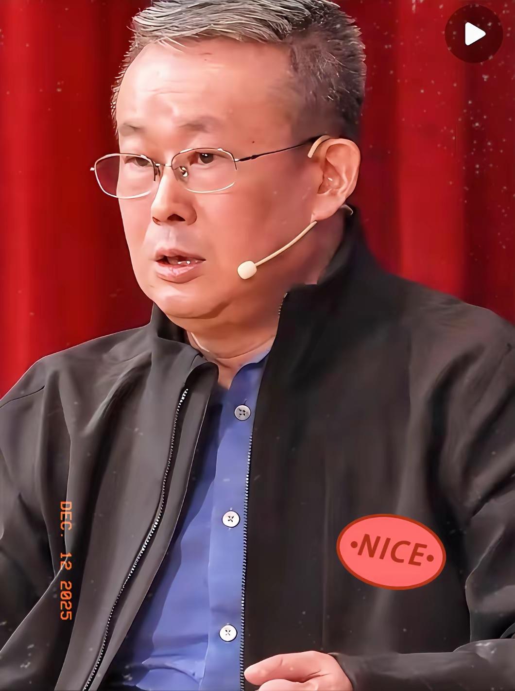 项立刚反对有些人在美国待了大半辈子，把最好的时光和研究成果都留给了那边，等到混不