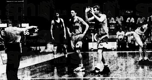 1994年11月23日，第八届鱼尾狮杯国际篮球邀请赛，广东宏远队99比89力克抢
