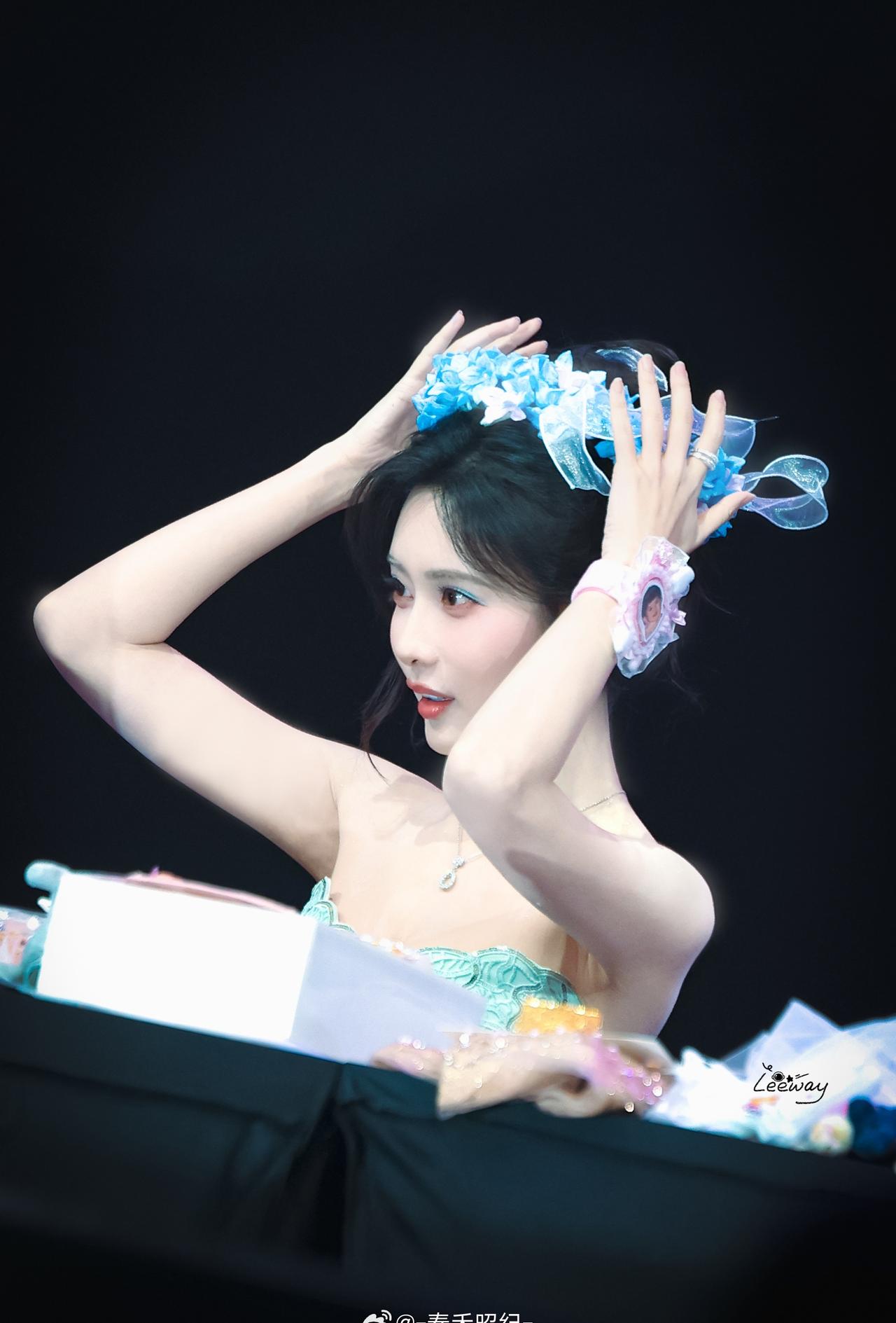 孟子义就这样带着美貌闪耀泰兰德泰媒镜头下的孟子义​​​