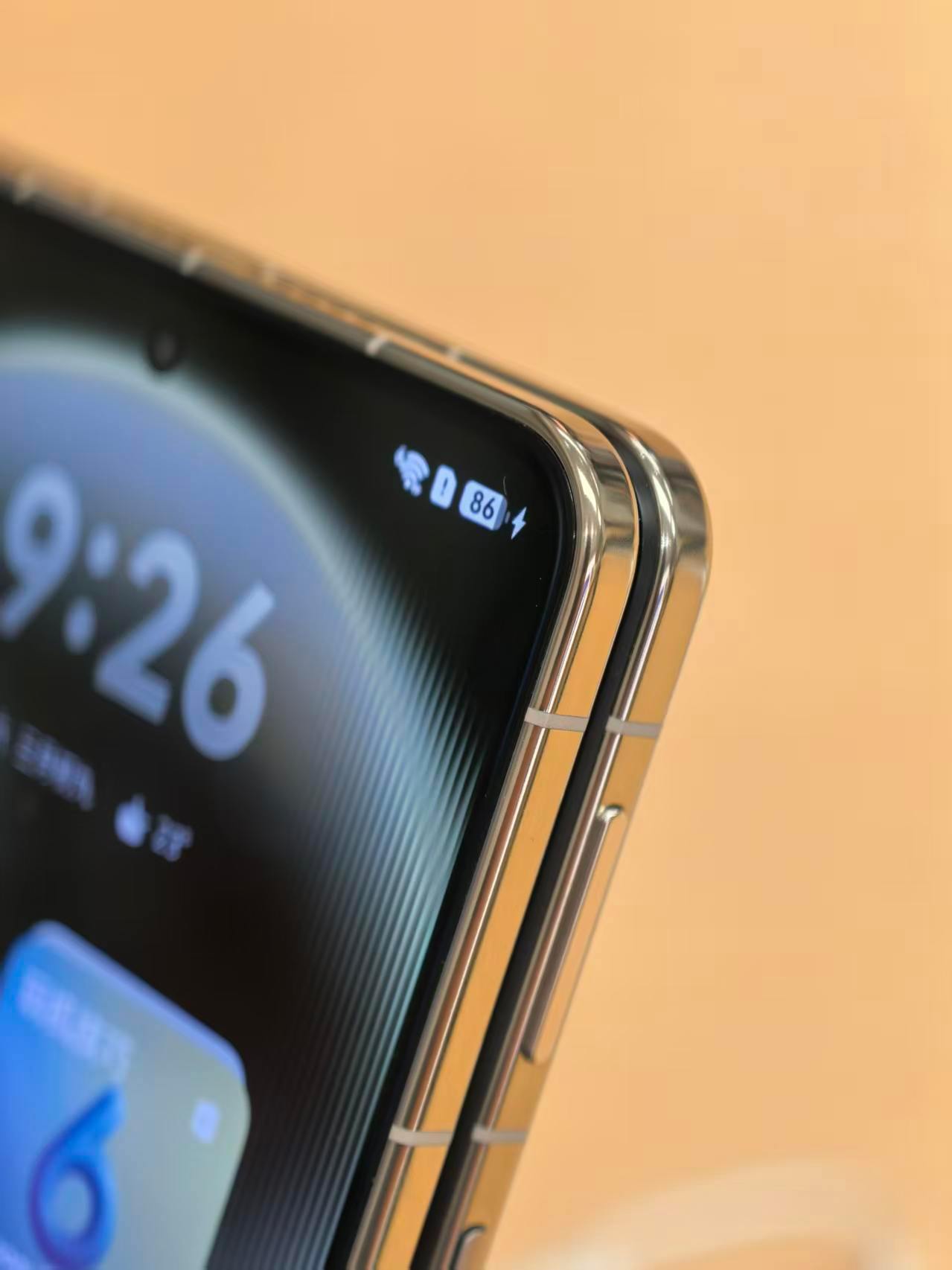 很多人不能理解华为为什么很火，别人涨价他降价，能不爆单吗？而且设计极具辨识度，对